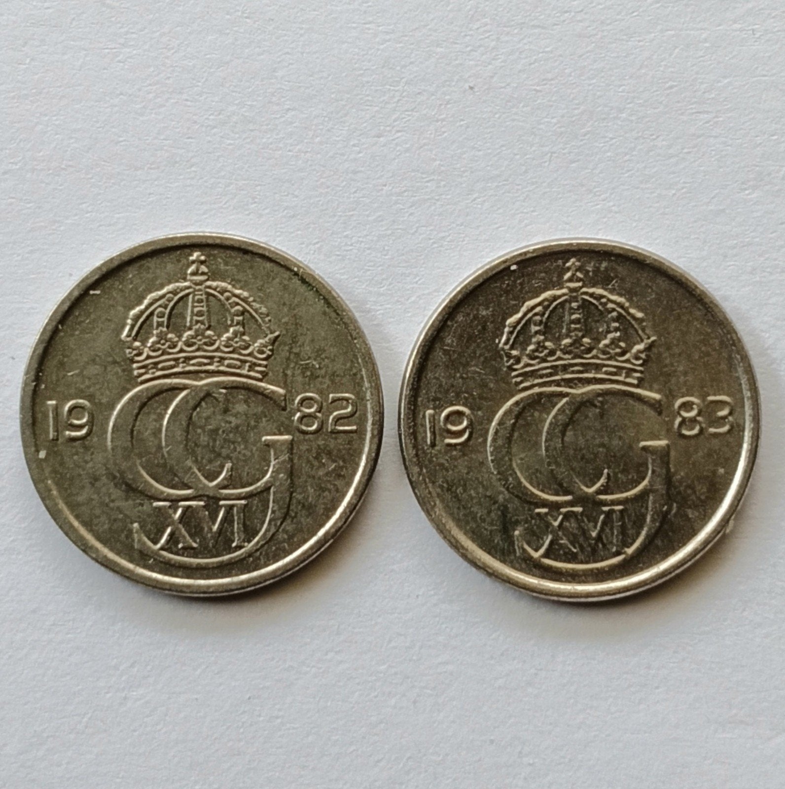 Zweden 10 ore 1982 en 1983     (969), Ophalen of Verzenden, Overige landen, Losse munt