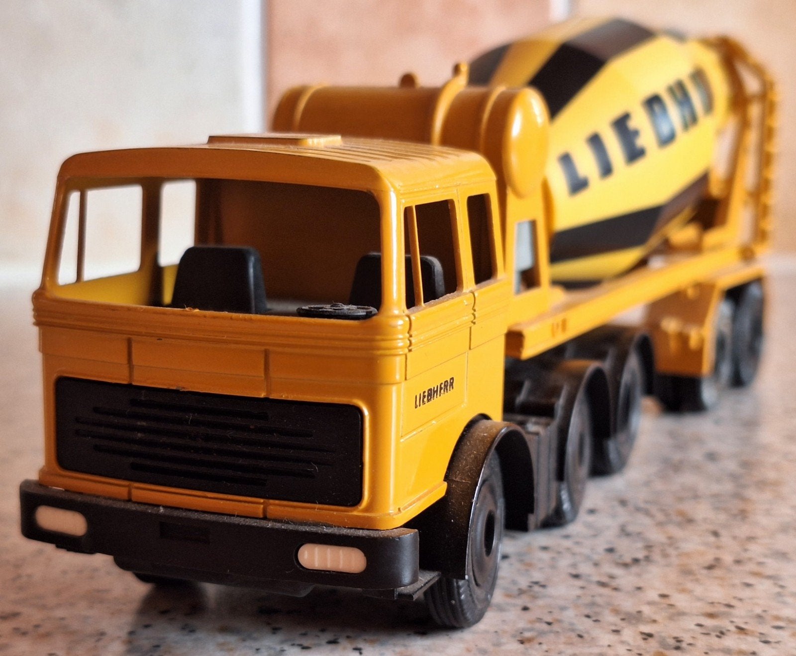 Mercedes-Benz LP2232 (6x2) trekker met betonmixeroplegger, Ophalen of Verzenden