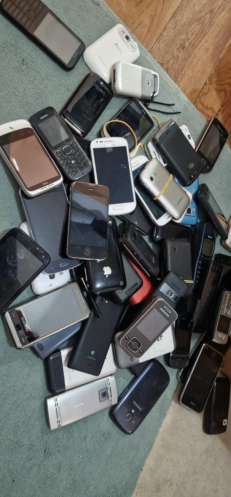 Lot d'environ 180 téléphones défectueux (pièces/projets), Enlèvement