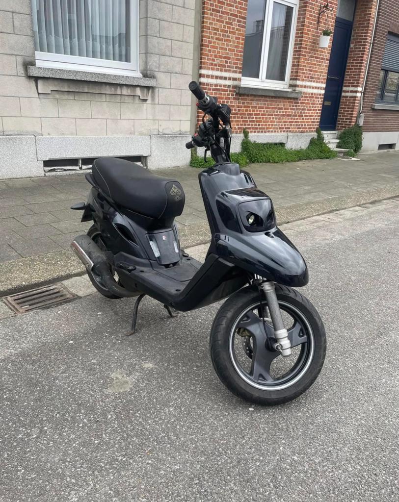 Booster te koop, Fietsen en Brommers, Scooters | Yamaha, Tweetakt, Gebruikt, Overige modellen, Klasse A (25 km/u)