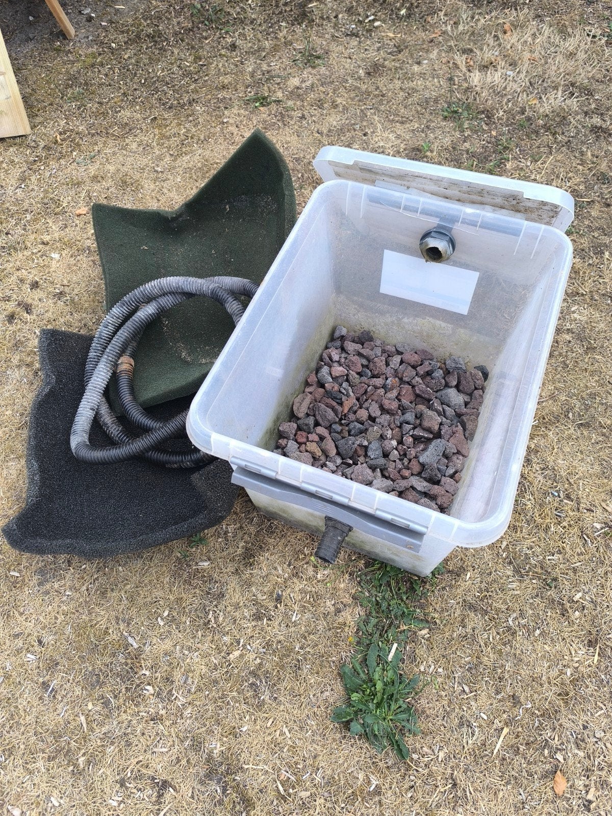 Filtre de bassin gratuit avec accessoires 
Prise en charge à, Enlèvement, Filtre de bassin