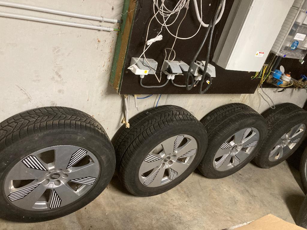 Velgen Audi etron Q8 255/55R19 met winterbanden, Gebruikt, 255 mm, Velg(en), Winterbanden