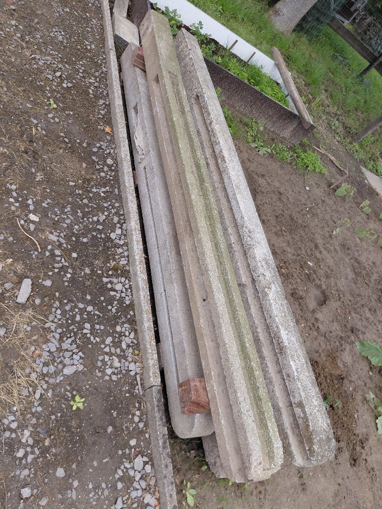 tuinpalen in beton met gleuf  ( 1 € per paal) zie detail, Enlèvement, Utilisé, 180 à 250 cm