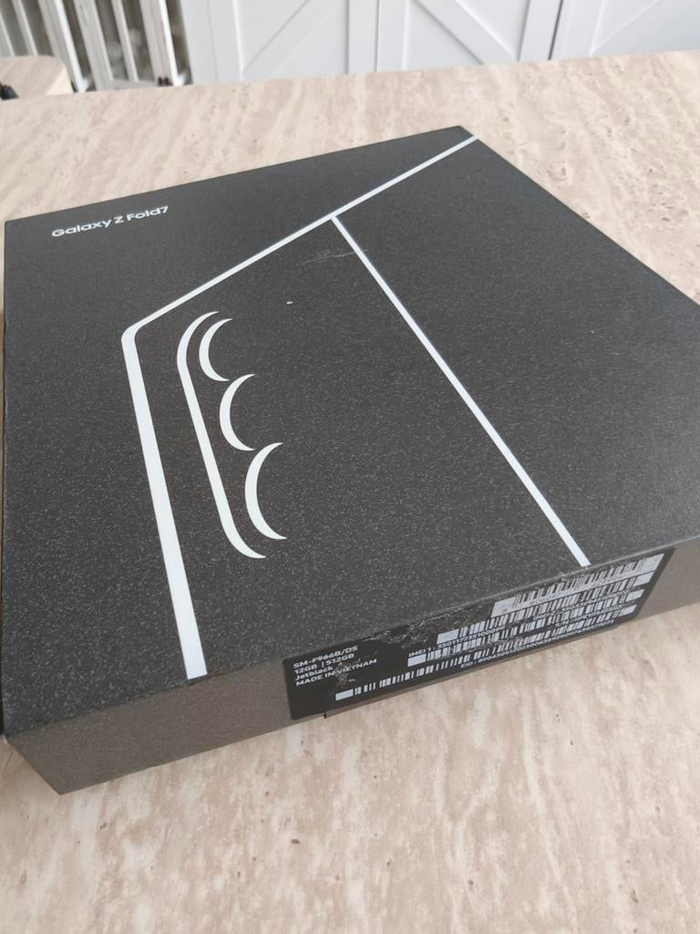 Z fold 7 noir 512 gigas facture boite coque échange possible