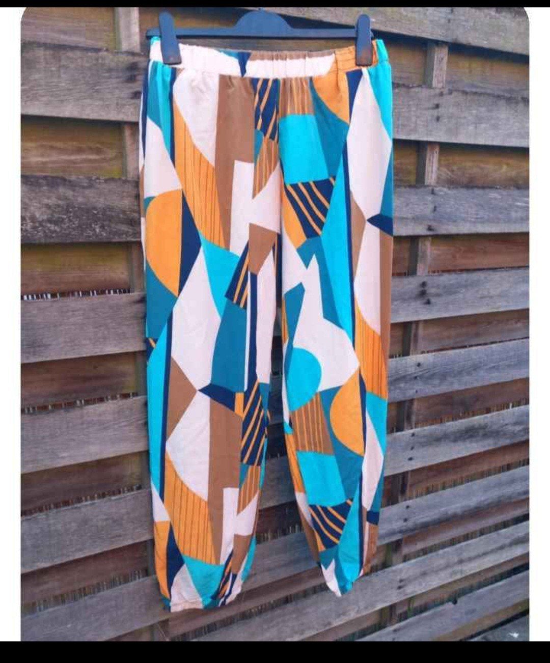 broek maat L, Vêtements | Femmes, Vêtements de Bain & Maillots de Bain, Enlèvement