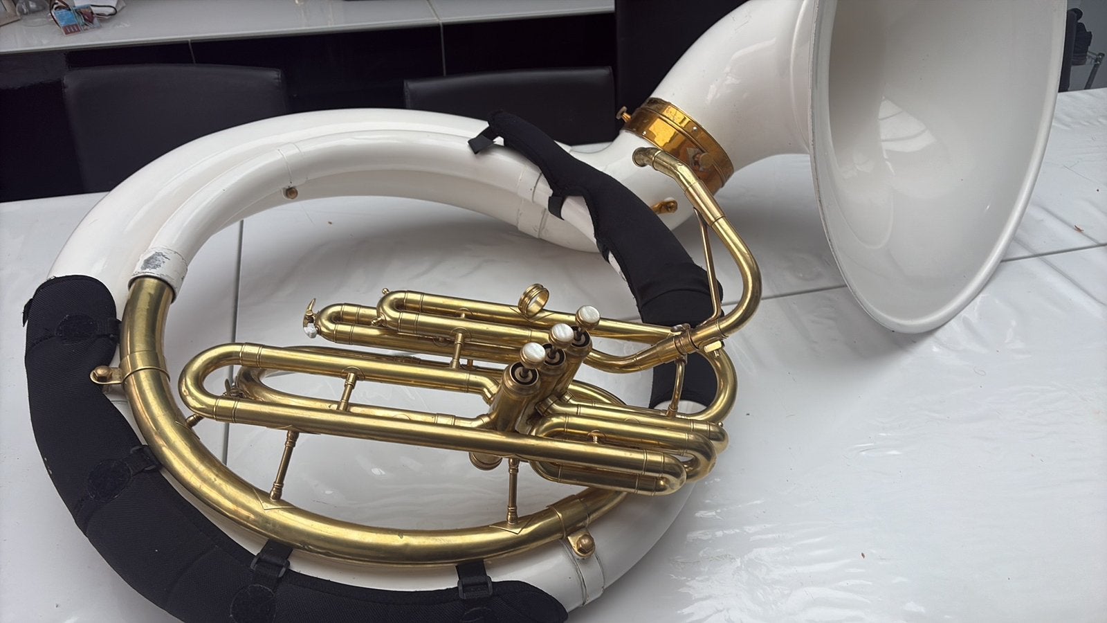 Sousaphone king 2370w, Musique & Instruments, Instruments à vent | Cors, Enlèvement, Comme neuf