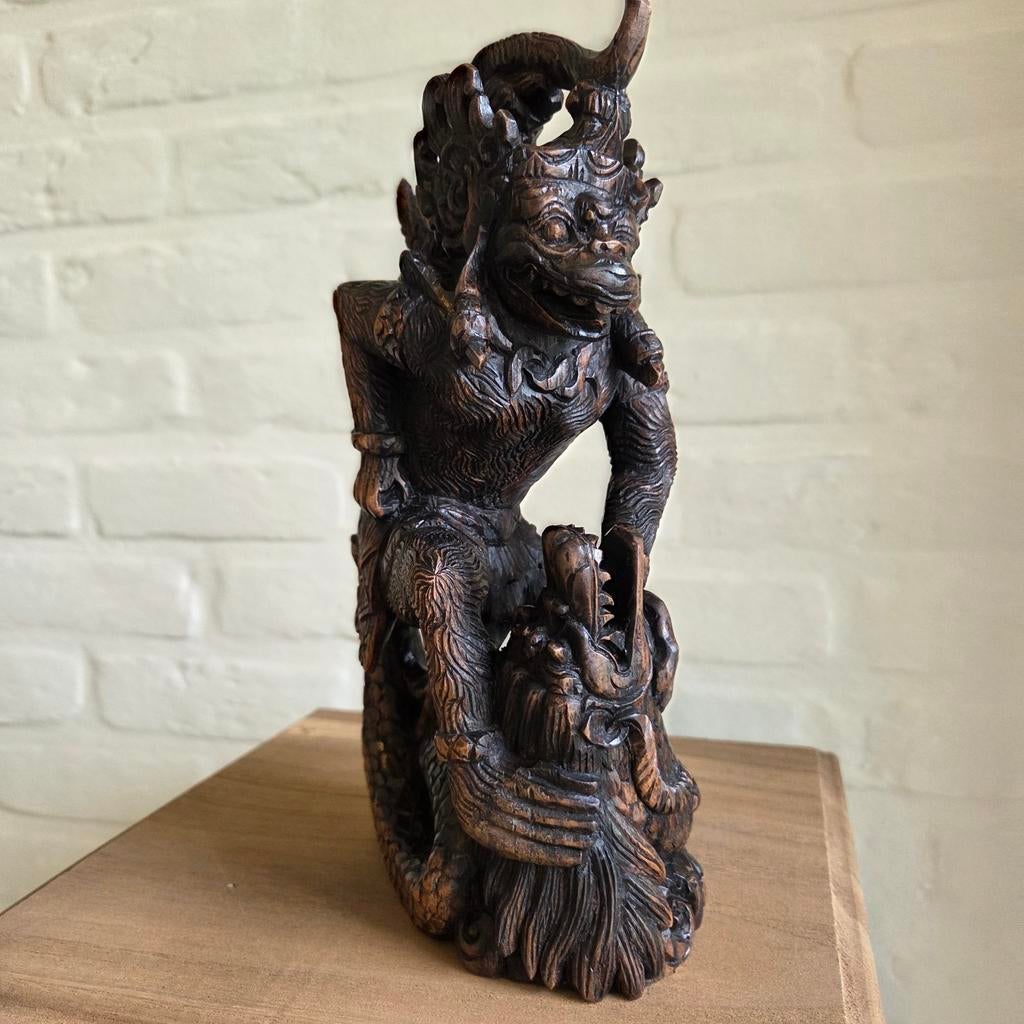 Zeldzaam Balinees Houtsnijwerk: Hanuman vs. Makara, Ophalen