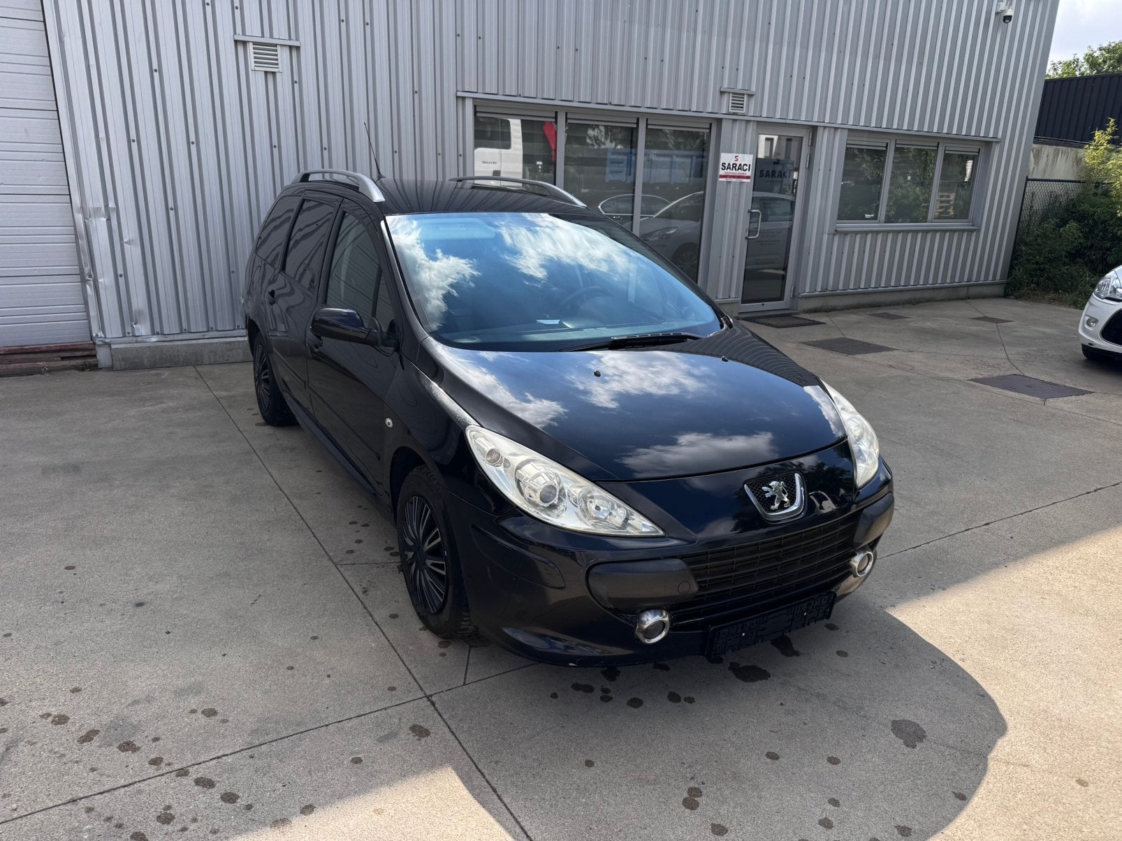 Lichte vracht met airco en trekhaak EXPORT, Auto's, Bestelwagens en Lichte vracht, Particulier, Trekhaak, Peugeot, Ophalen