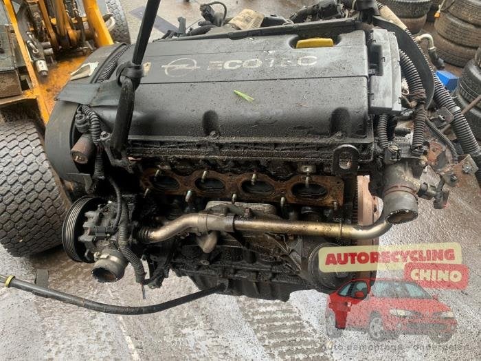 Motor van een Opel Zafira, Gebruikt, -, -, Opel