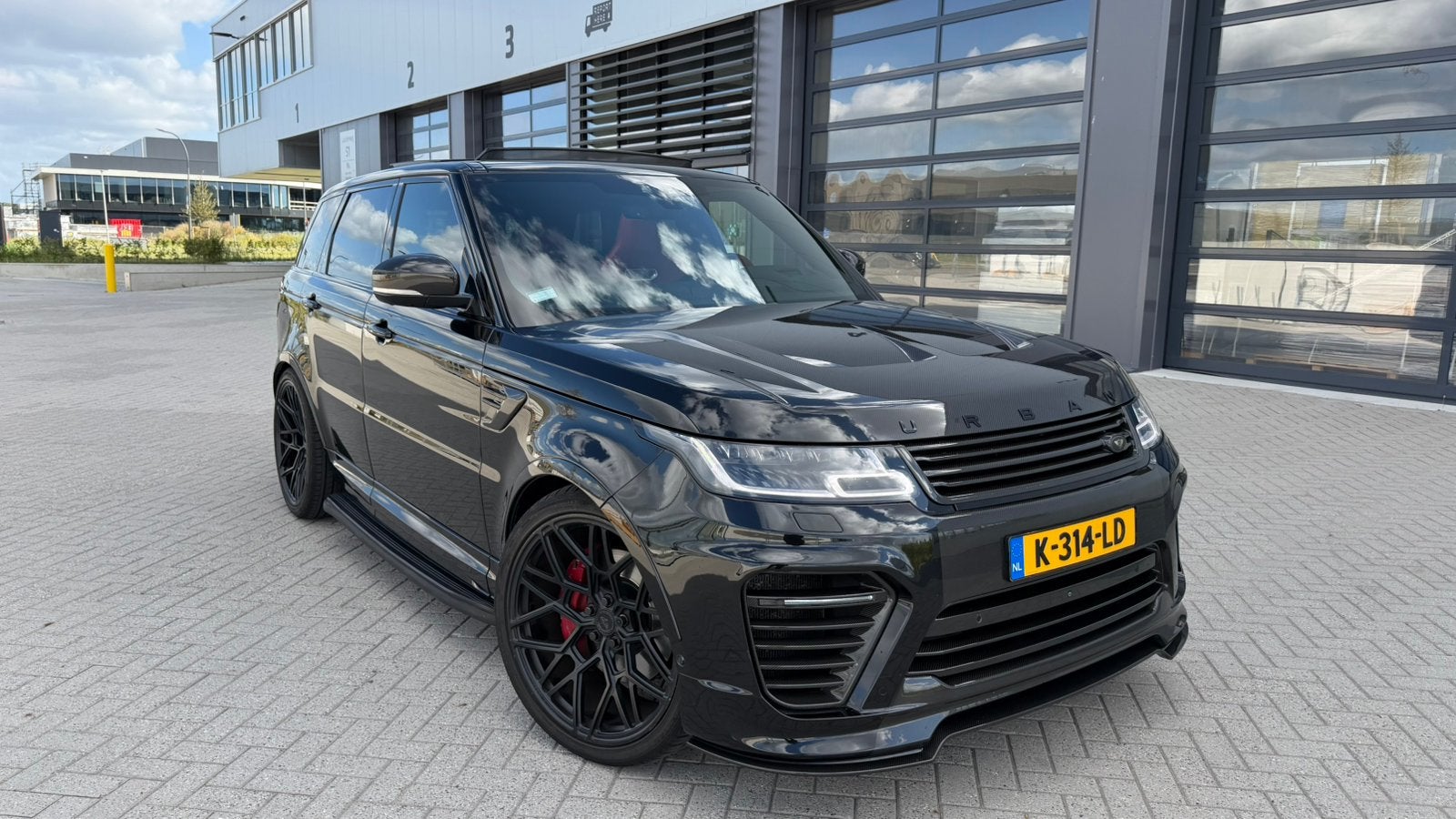 Land Rover Range Rover Sport SVR 5.0 Urban Supercharged HUD, Auto's, Automaat, Dealer onderhouden, 3000 kg, Zwart