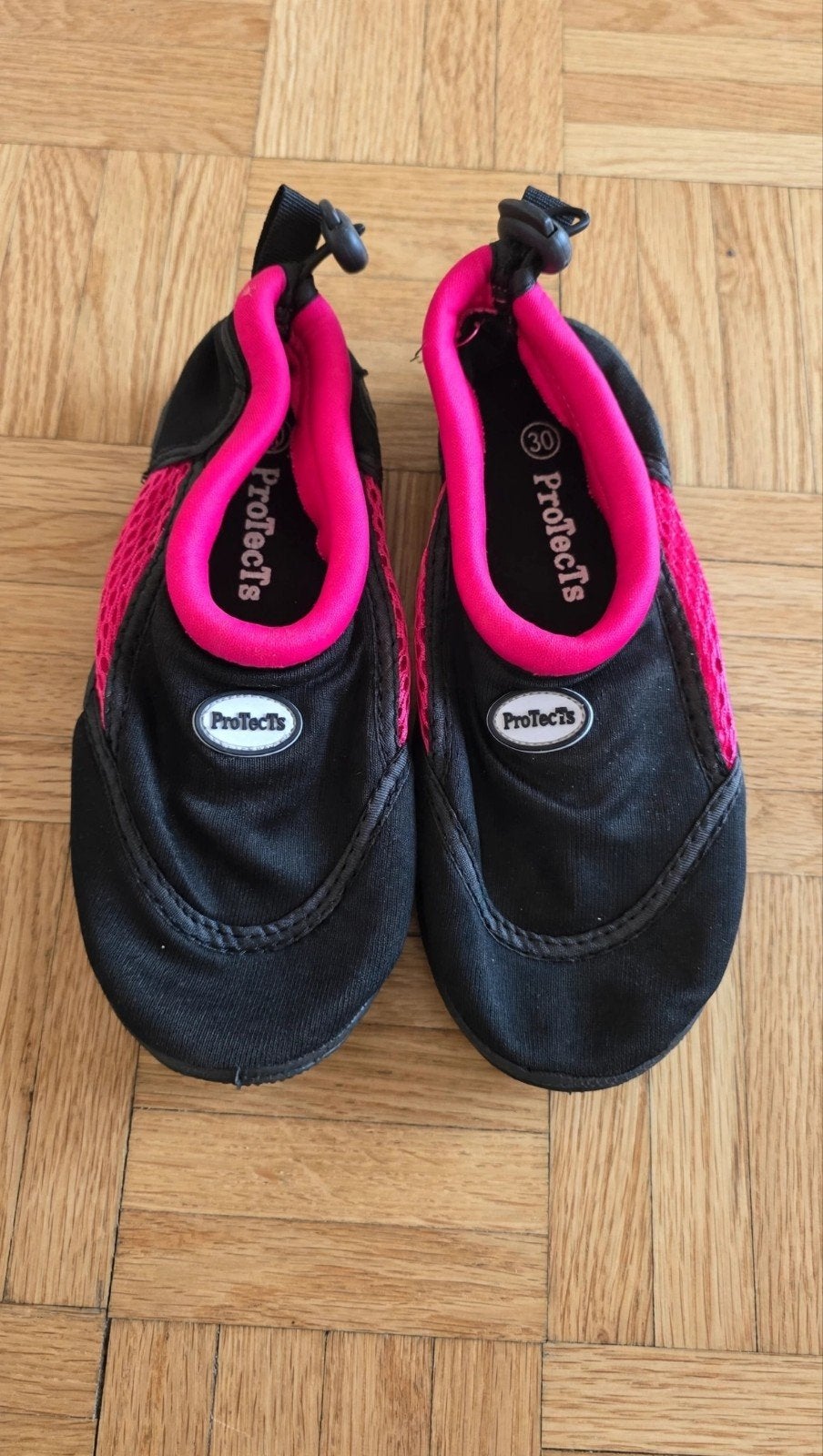 Chaussures Aquatiques ProTecTs Noir Rose - Pointure 30 - Enf, Sports nautiques & Bateaux, Enlèvement ou Envoi