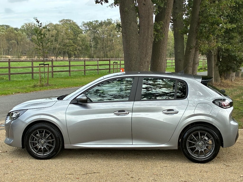 Peugeot 208 Automaat. Amper 19.000 km!, Auto's, Dealer onderhouden, Stof, 1199 cc, Bedrijf
