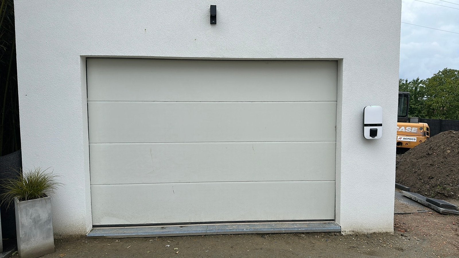 Garagepoort moet dringend weg wegens andere kleur