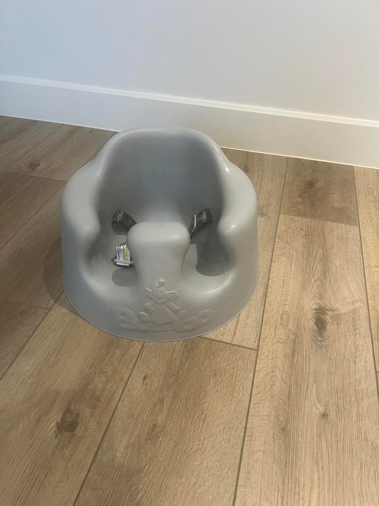 Bumbo zitje met tafel en speeltje, Kinderen en Baby's, Kinderstoelen, Ophalen, Zo goed als nieuw, Overige typen, Gordel(s)