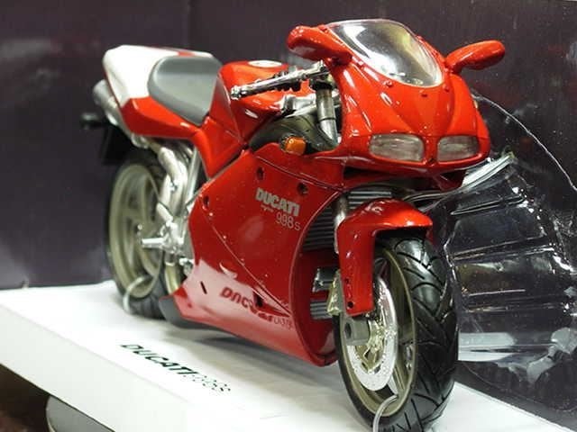 Ducati 998s red 1:12 43693, Enlèvement ou Envoi, Neuf, 1:9 à 1:12, Moteur