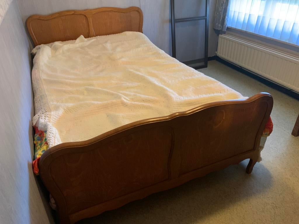 Oud bed met nachtkastje in eik, Huis en Inrichting, Slaapkamer | Complete slaapkamers, Ophalen, Gebruikt