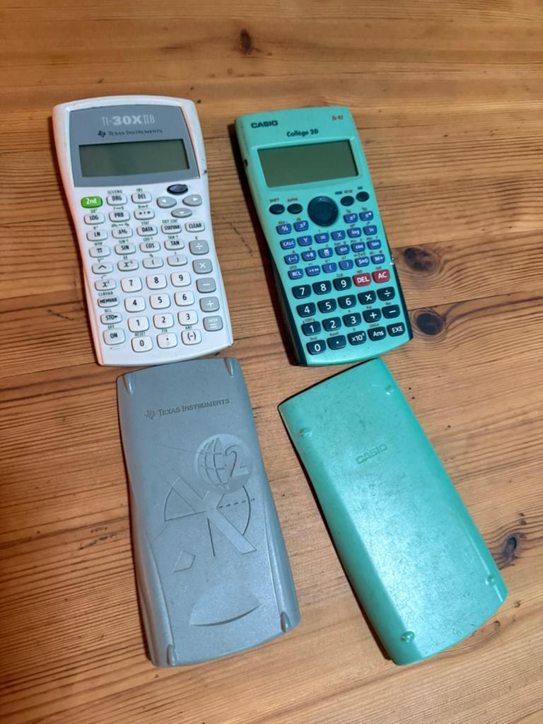 2 casio rekenmachines, Enlèvement, Comme neuf