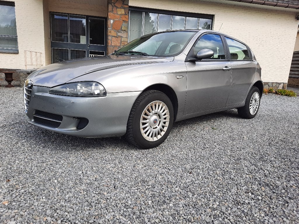 Alfa Romeo 147 1.9 JTDm, Auto's, Alfa Romeo, Stof, Zwart, 4 cilinders, Beige