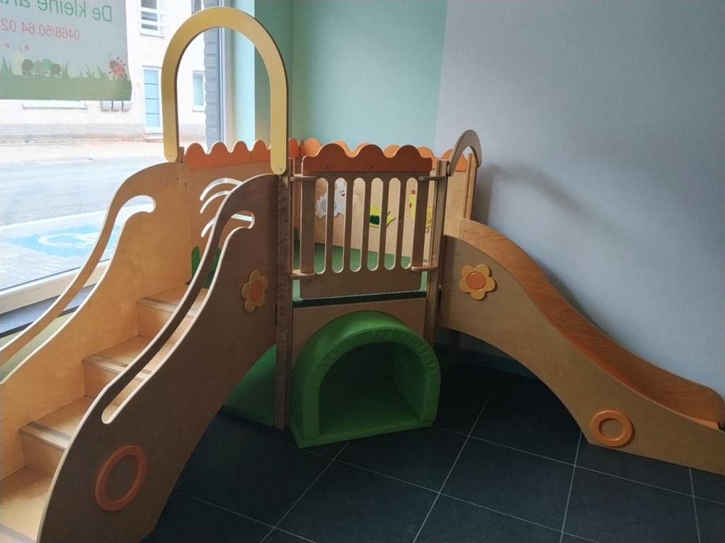 Speeltoestel speelhuis speeltuig kinderopvang. Glijbaan, Kinderen en Baby's, Ophalen