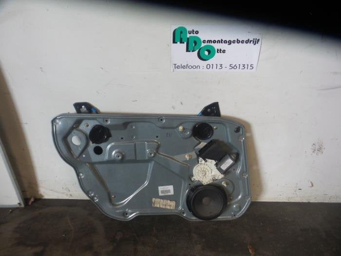 Ruitmechaniek 4Deurs links-voor van een Seat Ibiza (Ibiza 02, Gebruikt, -, -, Ophalen of Verzenden
