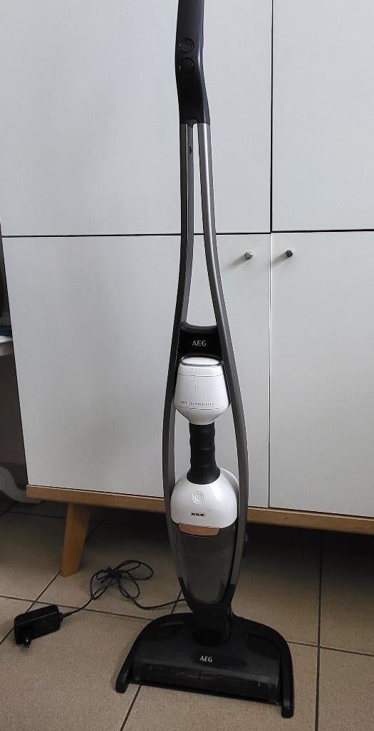 Steelstofzuiger / kruimeldief, Elektronische apparatuur, Ophalen, Zo goed als nieuw, Reservoir, Stofzuiger
