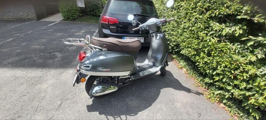 Bromfiets, kleur grijs metalic, Particulier