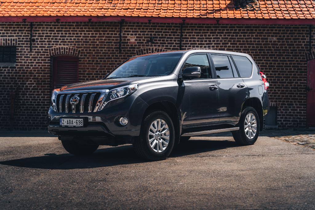 Toyota Land Cruiser Premium 2.8D-4D, Auto's, Automaat, Leder, SUV of Terreinwagen, Zilver of Grijs
