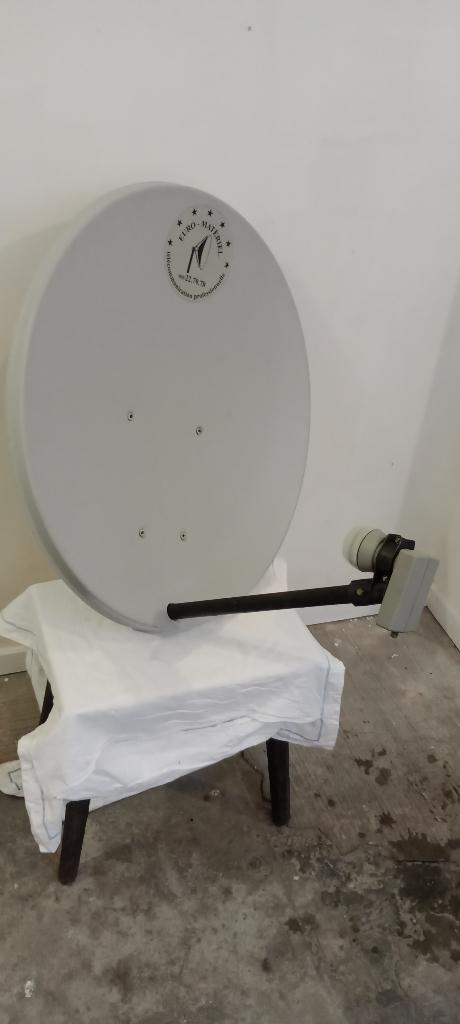 Satellietschotel van 75x65 cm met LNB ALPS - Niet getest, Audio, Tv en Foto, Schotelantennes, Ophalen, Gebruikt