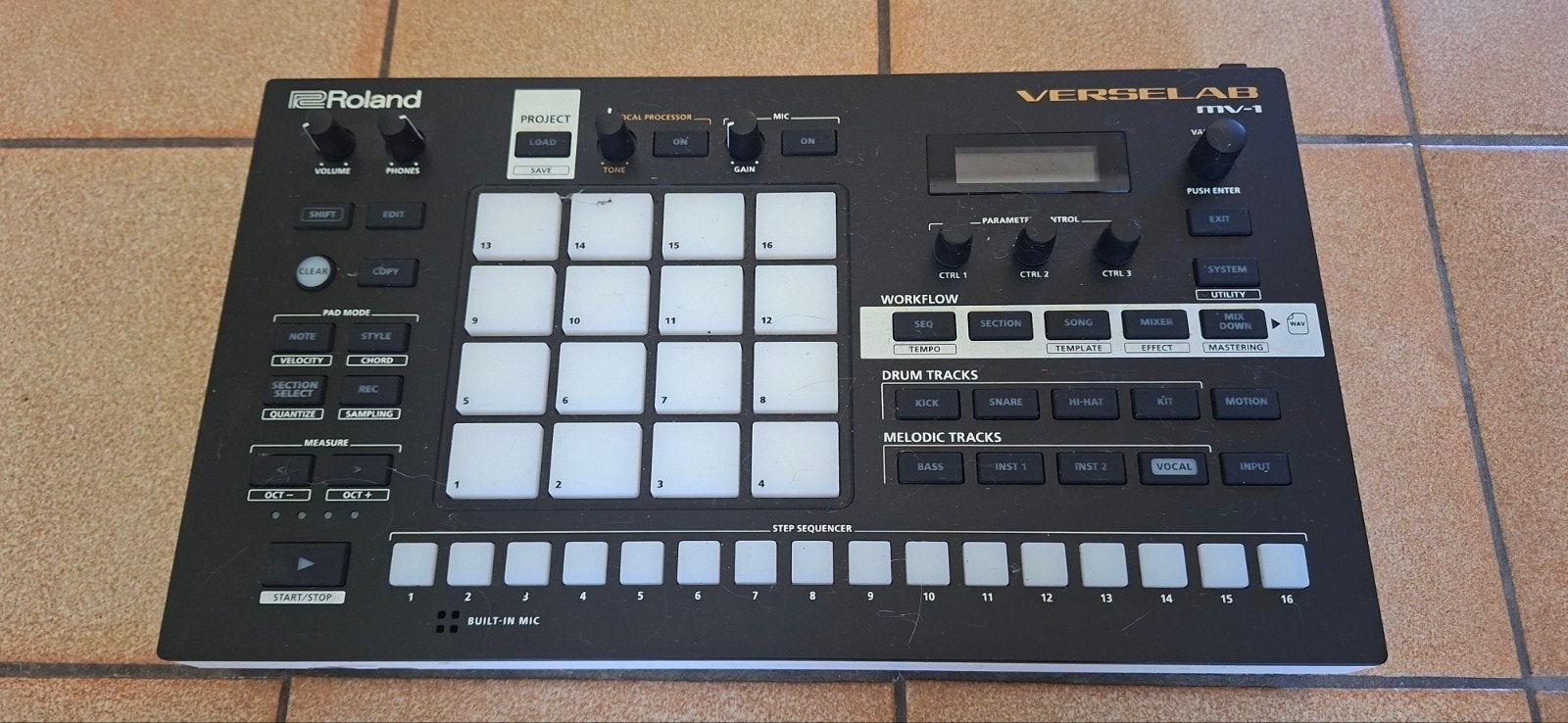 Roland  verselab  mv- 1, Enlèvement, Roland