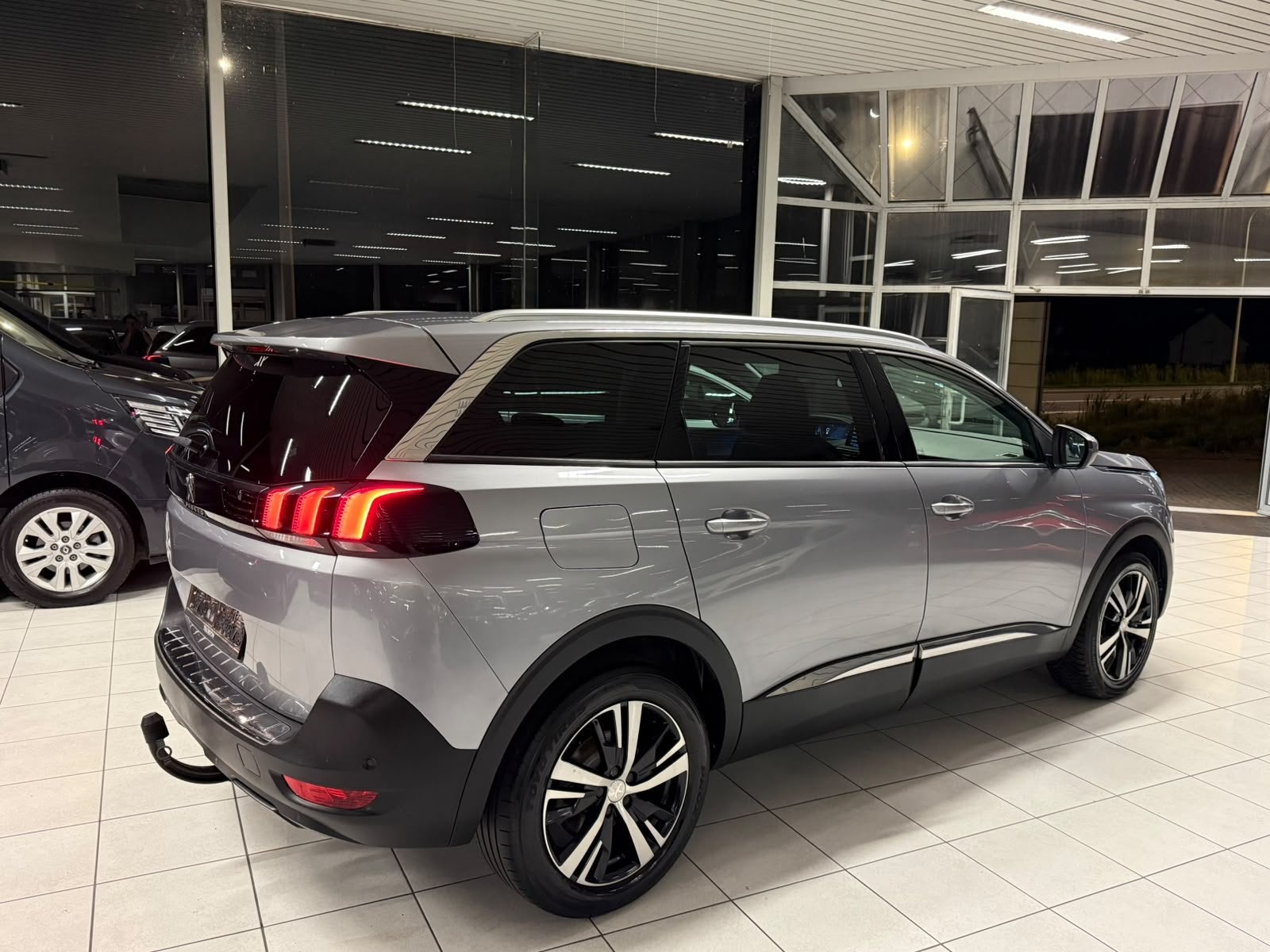 Peugeot 5008 1.5HDi 7 Places 96kW Euro 6d-TEMP-EV, 94 kW, Argent ou Gris, Achat, Euro 6
