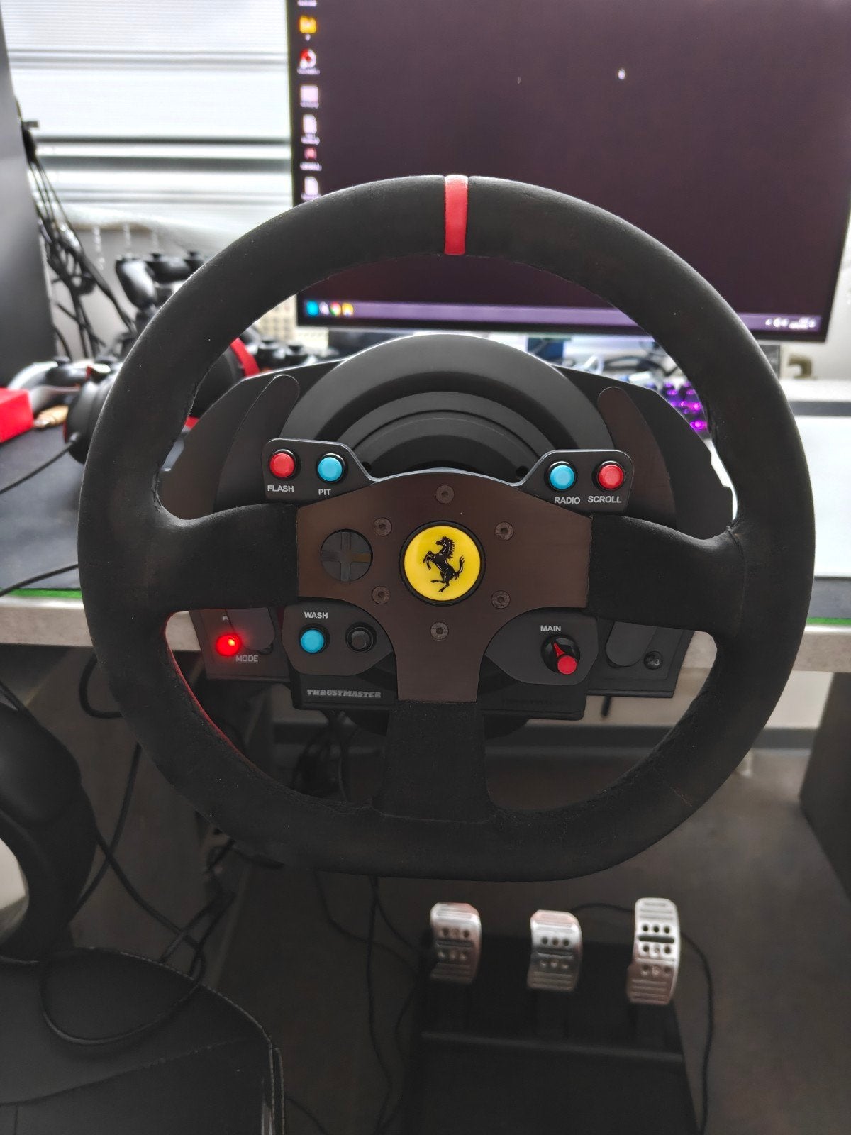 Thrustmaster Ferrari Alcantara Racestuur + T3PA Pedalen Set, Games en Spelcomputers, Spelcomputers | Sony Consoles | Accessoires