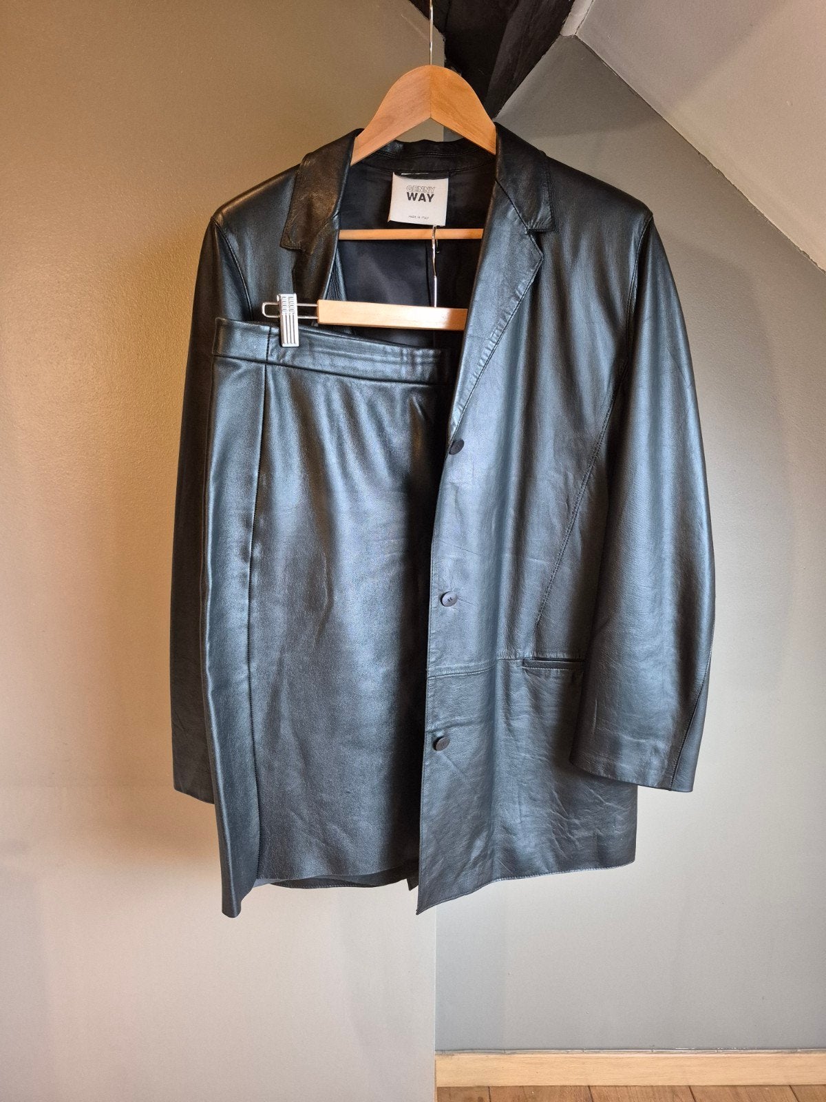 Lederen blazerjack en bijpassende rok, set maat 44, Kleding | Dames, Kostuum of Pak, Zwart, Ophalen of Verzenden, Zo goed als nieuw