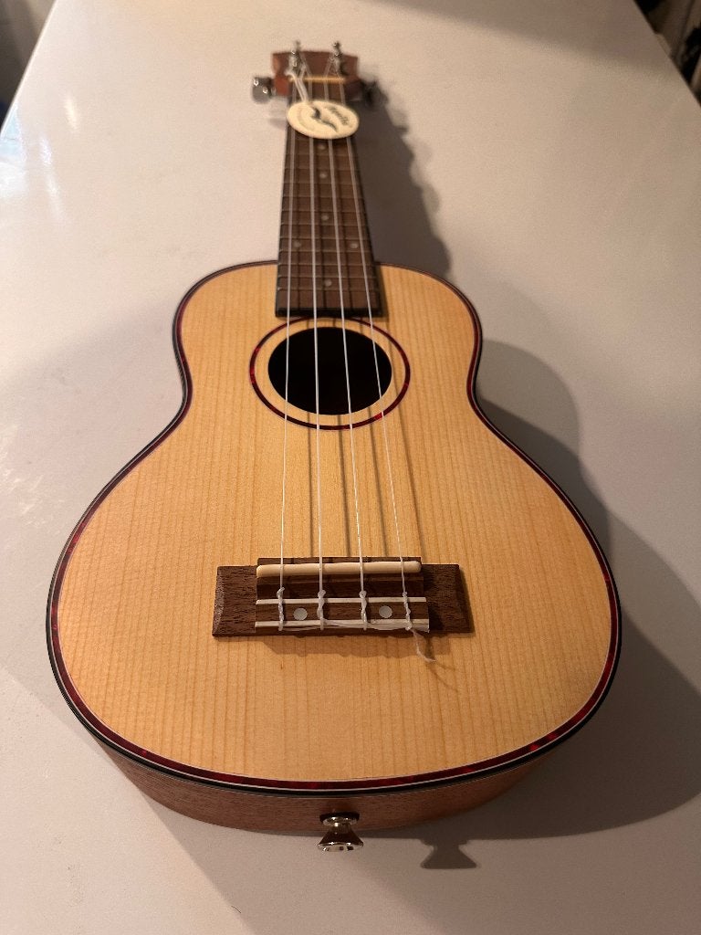 Ukelele, Muziek en Instrumenten, Snaarinstrumenten | Gitaren | Akoestisch, Nieuw, Overige typen, Met koffer, Ophalen