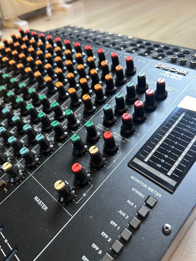 Tascam M-1016 Stage Mixer, Ophalen, Zo goed als nieuw, 10 tot 20 kanalen, Microfooningang