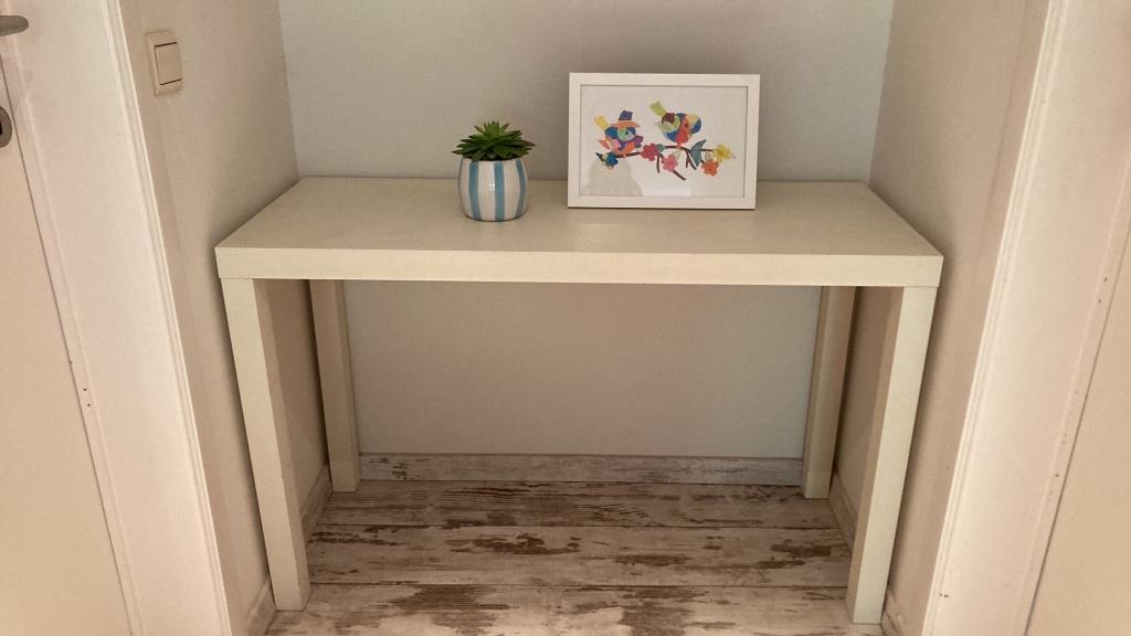 Klein wit tafeltje IKEA., Antiek en Kunst, Ophalen