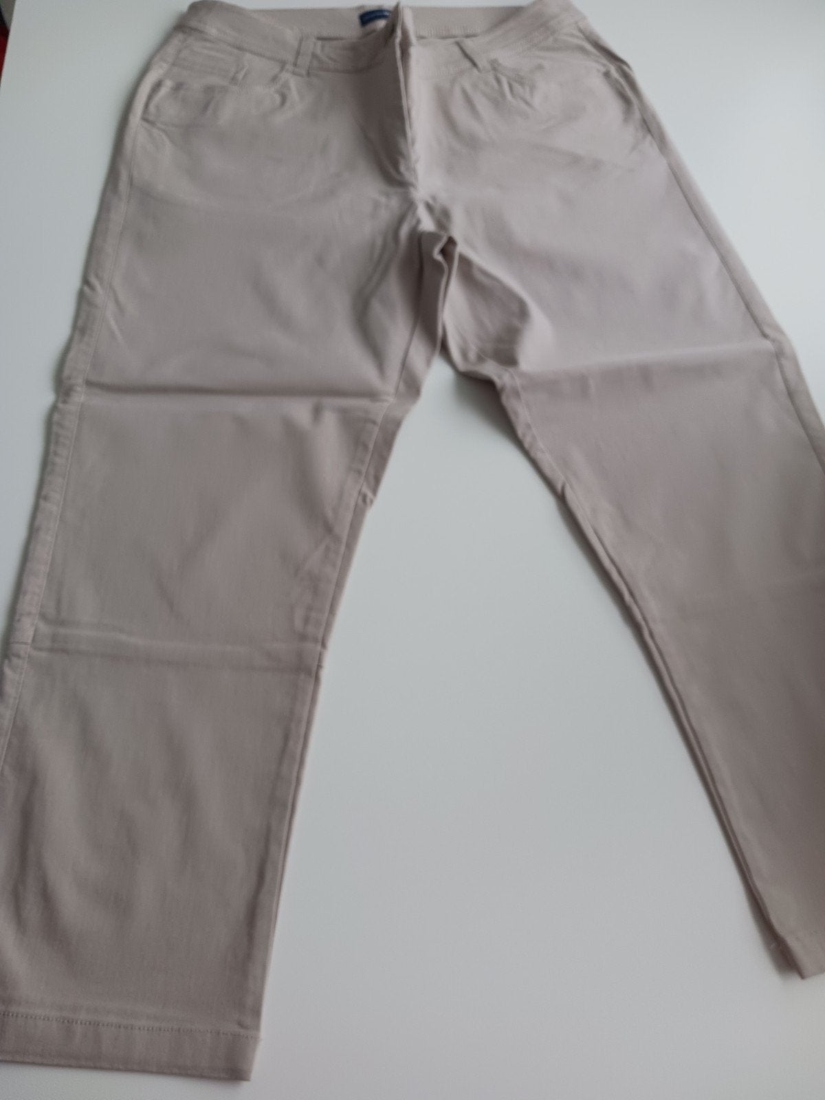 Beige broek net als nieuw te koop. M 44, Kleding | Dames, Broeken en Pantalons, Ophalen, Beige