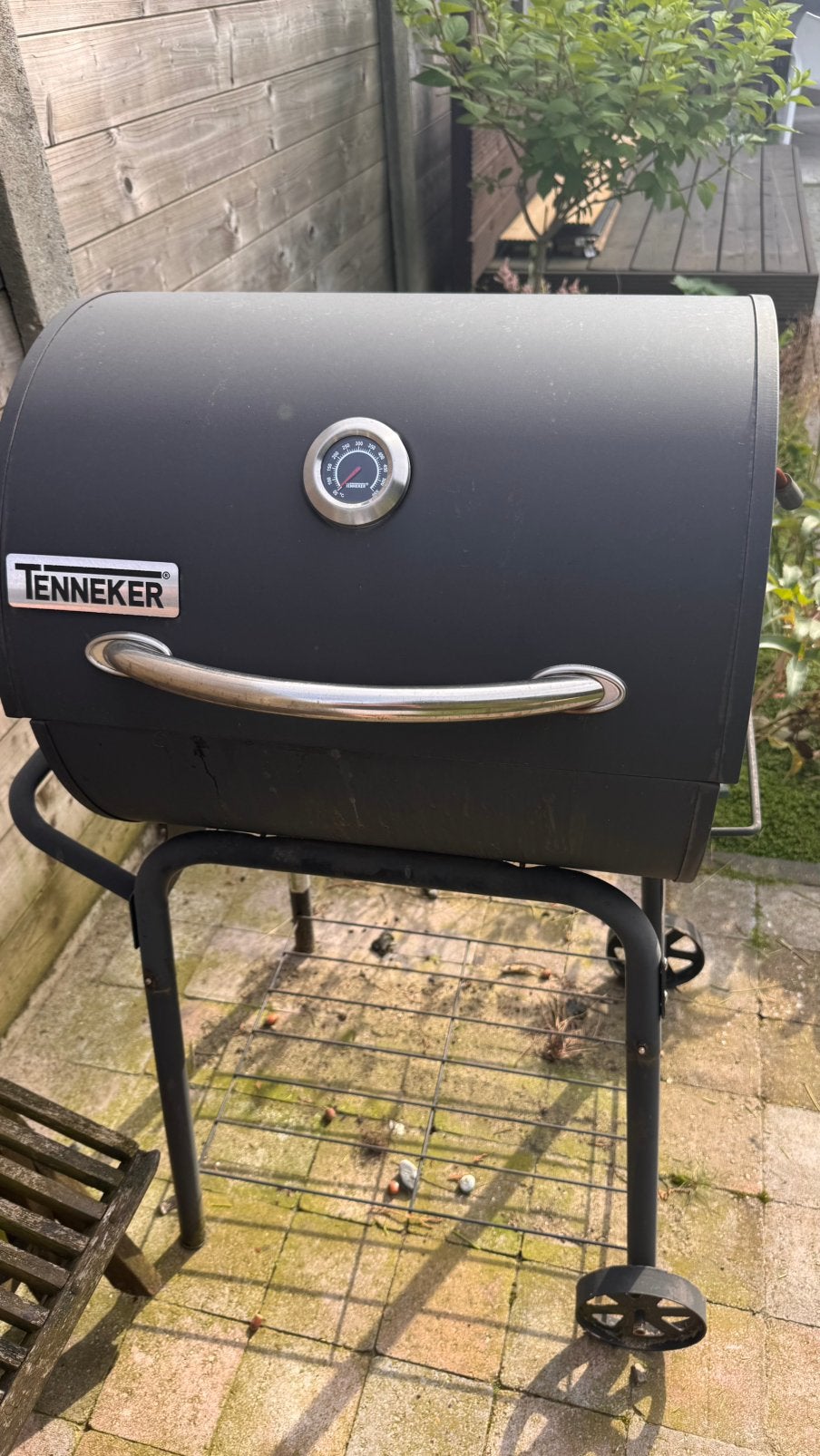 Barbecue vieux d'un an, Enlèvement, Comme neuf