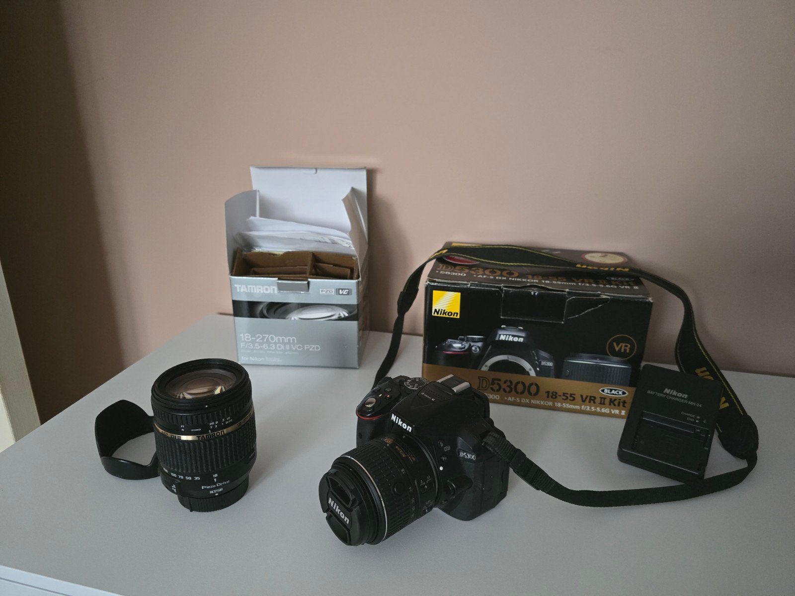 Nikon D5300 + 18-55 kit lens + 18-270 zoomlens, Audio, Tv en Foto, Fotocamera's Digitaal, Gebruikt, Spiegelreflex, Accu, 24 megapixels