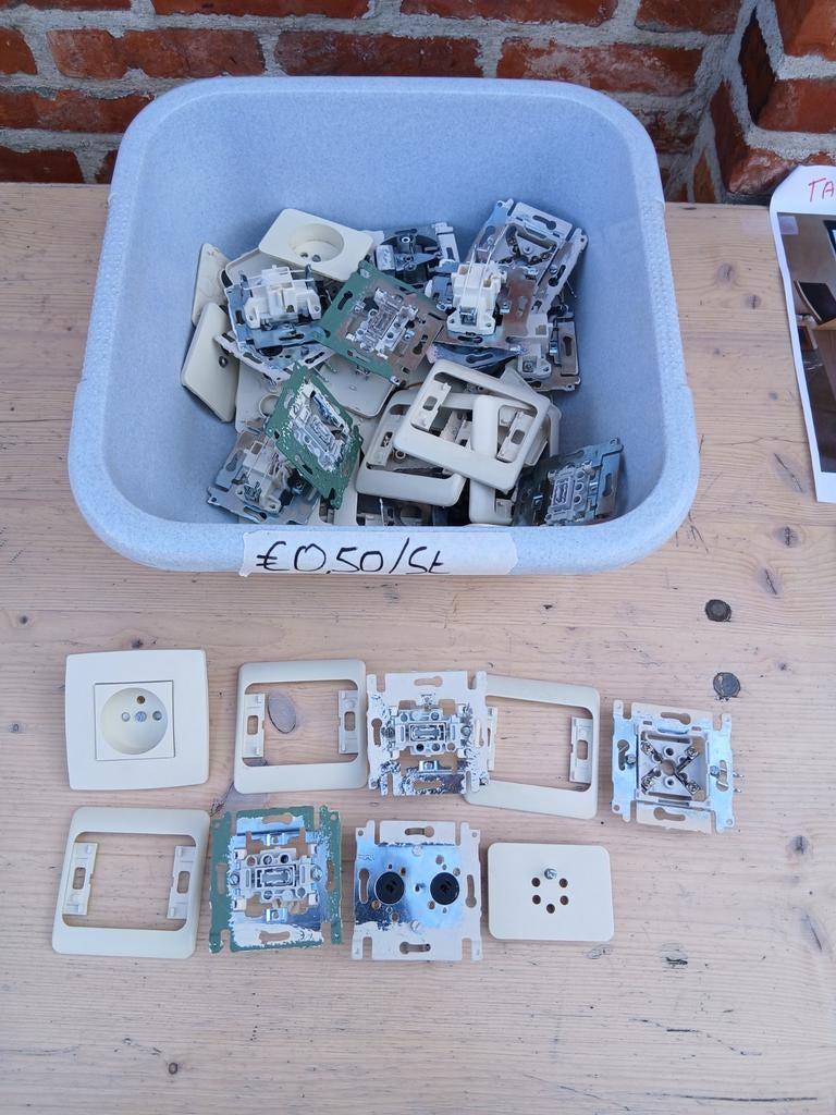 Varia materialen elektriciteit Niko, Ophalen of Verzenden, Gebruikt, Overige typen
