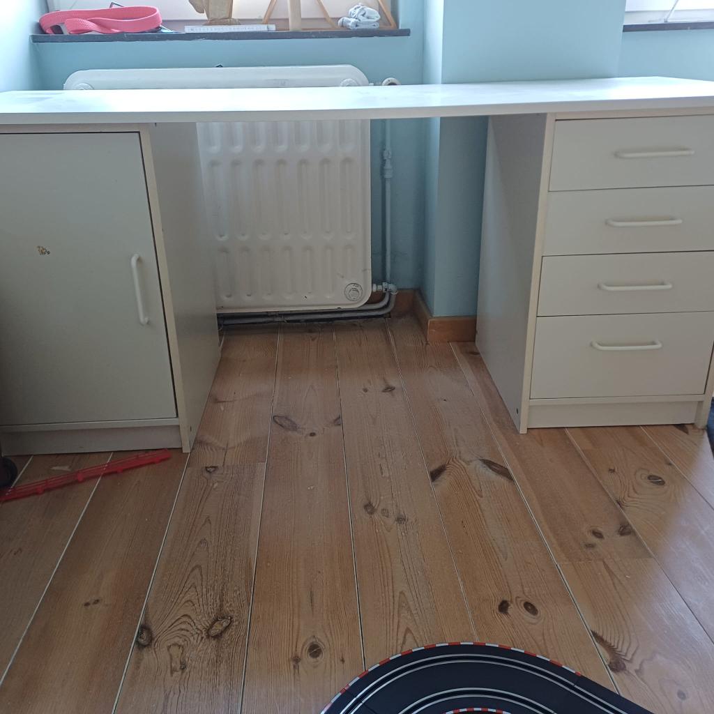 Bureau avec 4 tiroirs et 1 armoire, Enlèvement, Utilisé, Bureau-armoire combiné, Panneau de particules ou MDF