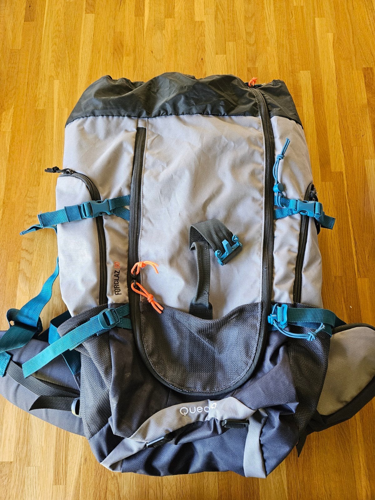 Trekkingrugzak FORCLAZ 50 L, Ophalen