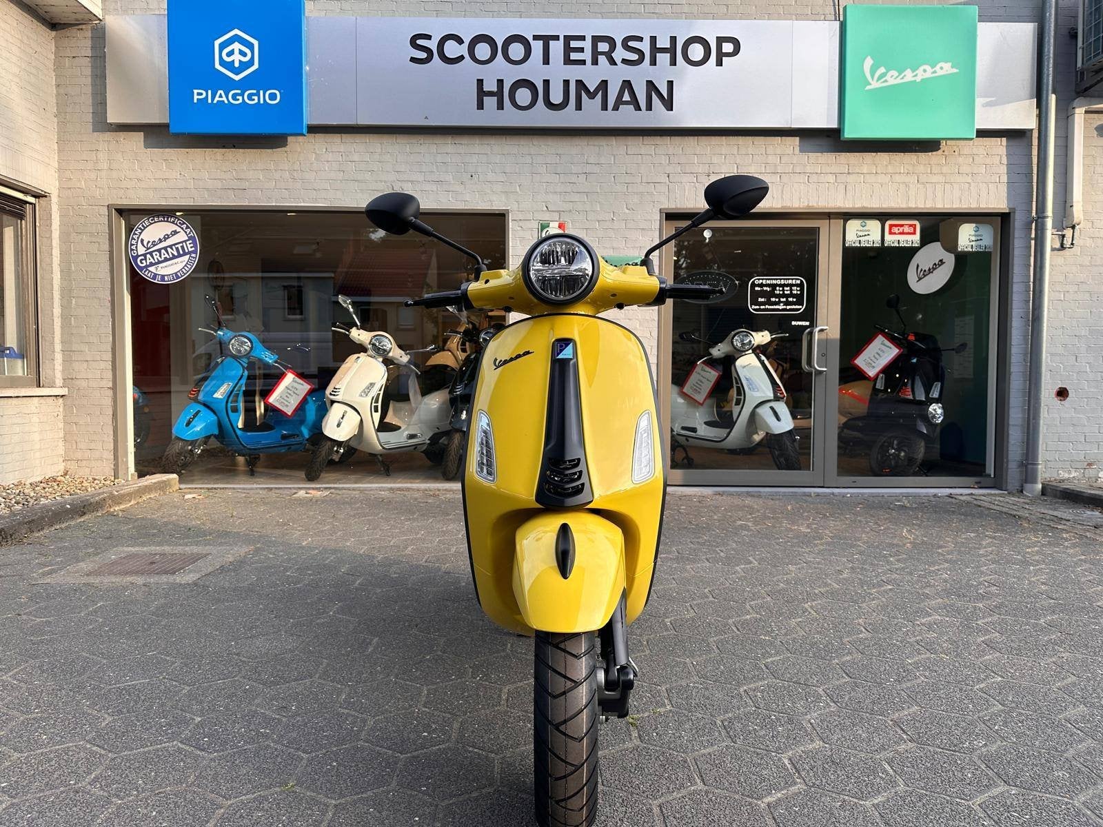 Vespa Primavera S 125cc GIALLO CURIOSO BLACKPACK EDITION (nr, Fietsen en Brommers, Nieuw, Vespa S, 125 cc, Benzine
