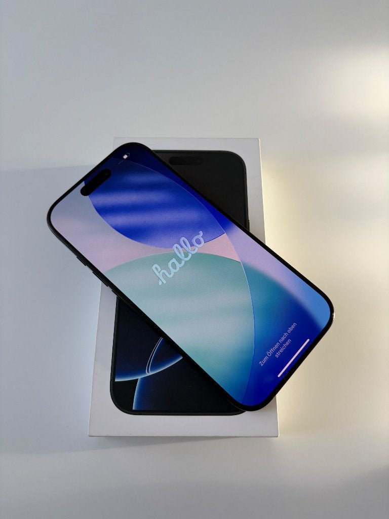 iPhone 16 Pro 256 Go, noir, titane, Télécoms, Avec abonnement, Enlèvement ou Envoi, 87 %, Utilisé