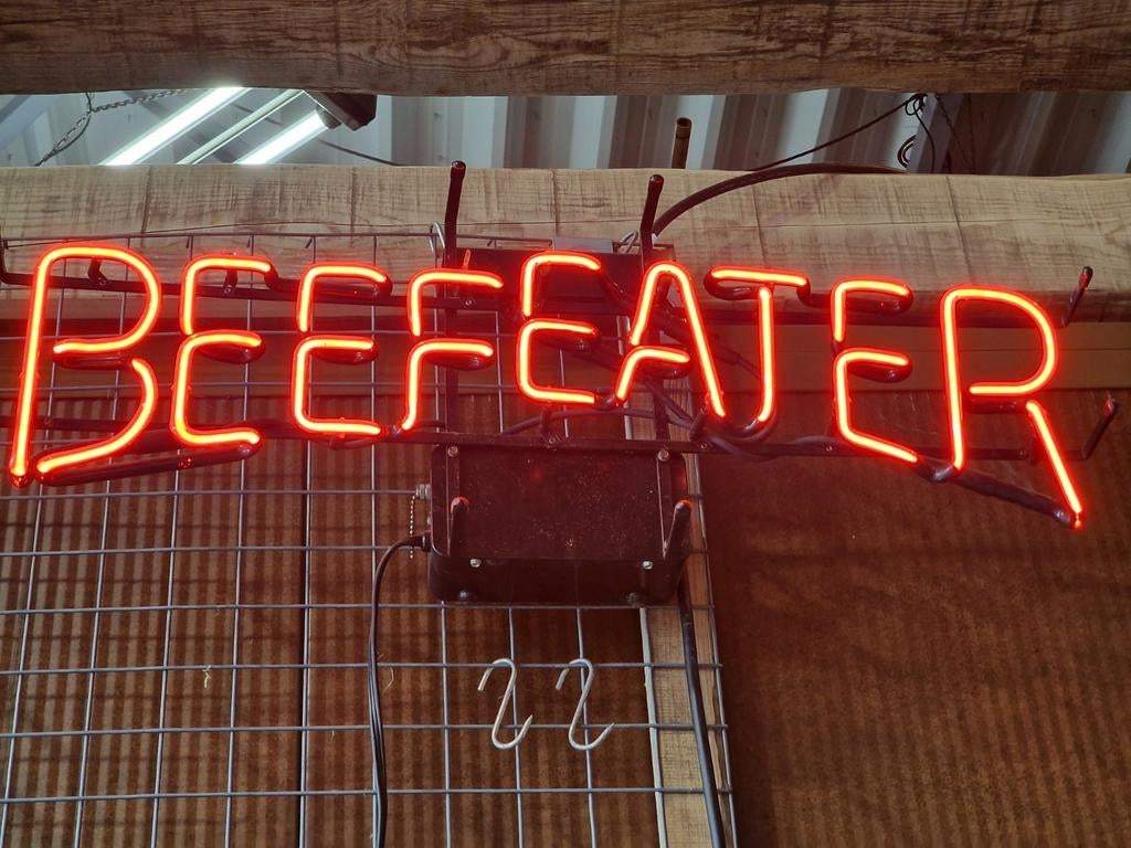 Beefeater gin neon usa, Verzamelen, Ophalen, Gebruikt, Lichtbak of (neon) lamp