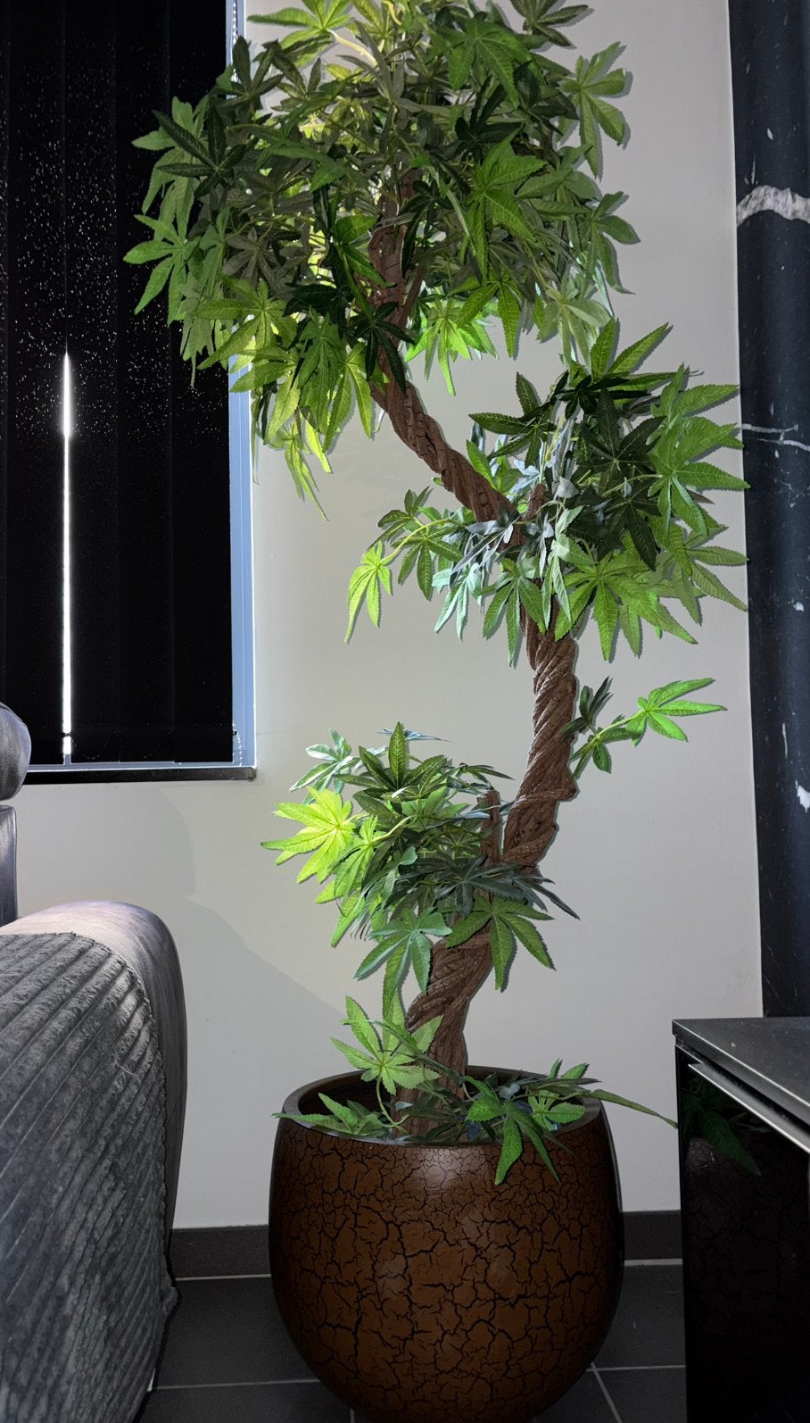 Sapin artificiel 160 cm + grand pot décoratif brun, Maison & Meubles, Plantes d'intérieur, Plante verte, Enlèvement, En pot, 150 à 200 cm