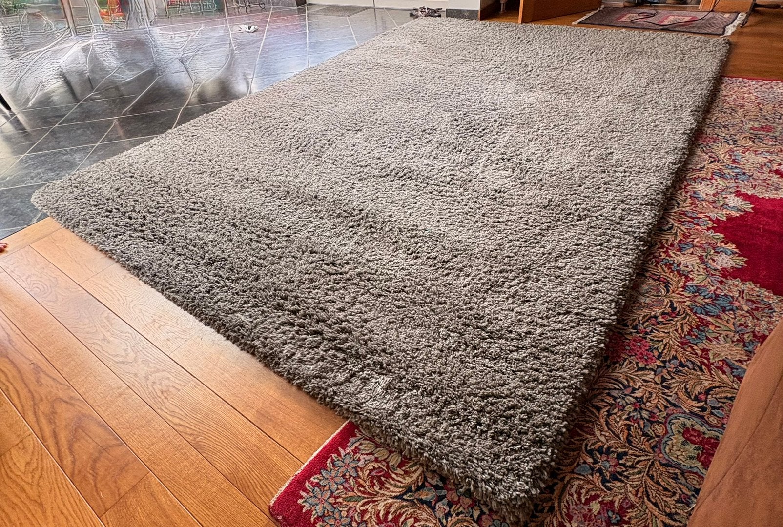 Beau tapis gris à poil long 240x335, Enlèvement, Comme neuf, Gris