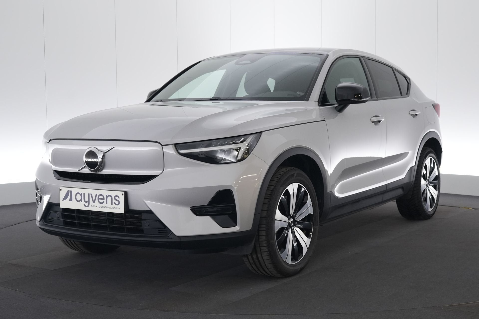 (2DUH045) VOLVO C40, Auto's, Stof, Gebruikt, Verwarmde buitenspiegels, 170 kW