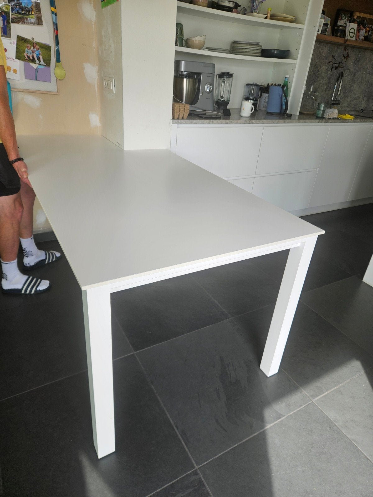 Tafel met uitsparing, witte volkern, Ophalen