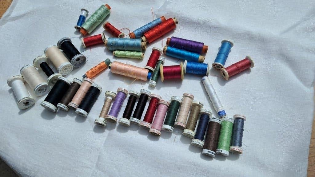 A vendre : lot bobines de fil et canettes machine à coudre, Hobby en Vrije tijd, Naaien en Fournituren, Ophalen, Gebruikt, Garen of Naald(en)
