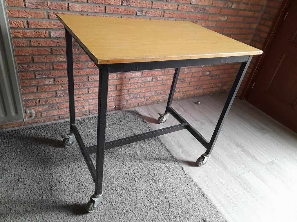 Handige roltafel bijzettafel, Ophalen